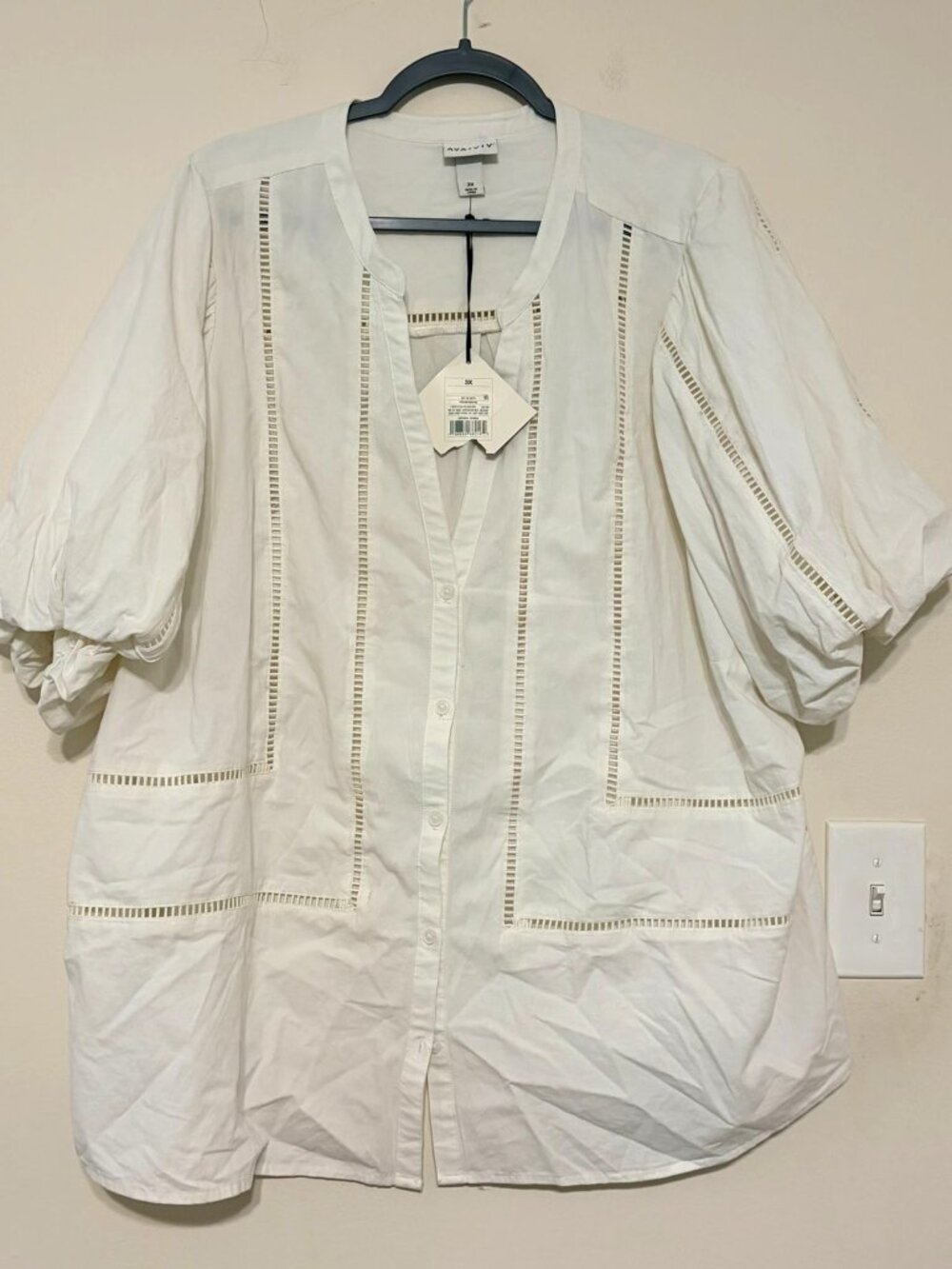 New NWT Ava & Viv White Eyelet Ribbed Knit Button-Up Blouse Size 3X